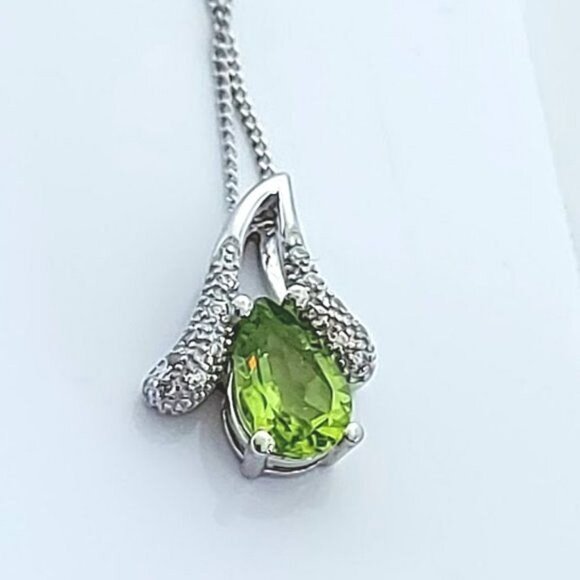 Natural Peridot 9x6mm & Cz 14K White Gold‎ Plate 925 Sterling Silver Necklace - Picture 3 of 8